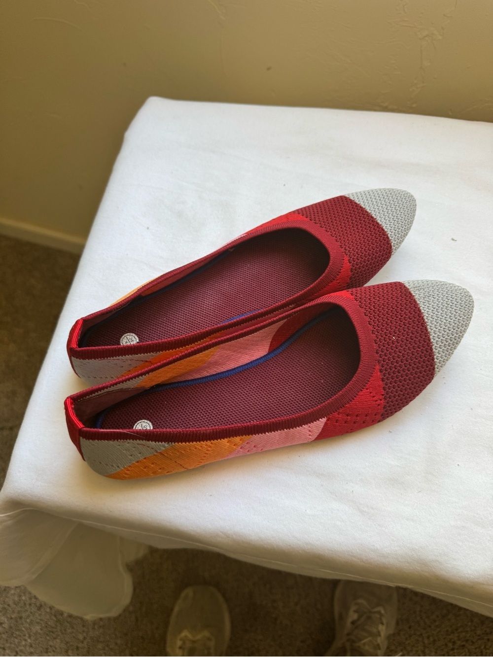 Rothy's The Flat Red colorblock pattern, featuring a textile knit upper Sz 9